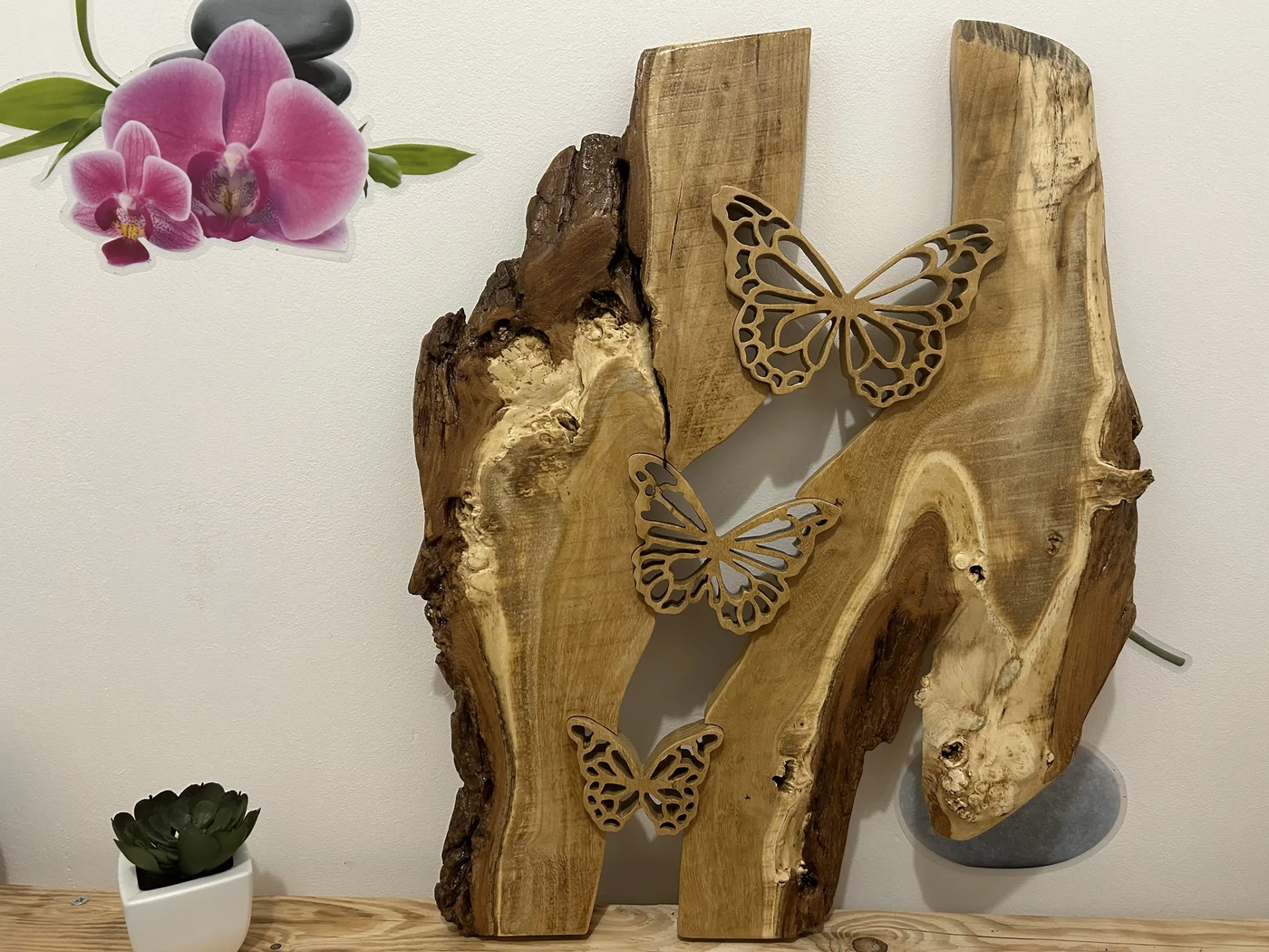 Les trois papillons - en bois d'acacia - Fond dur - 40x32cms - Modèle vendu 80€ - sur commande selon le bois disponible