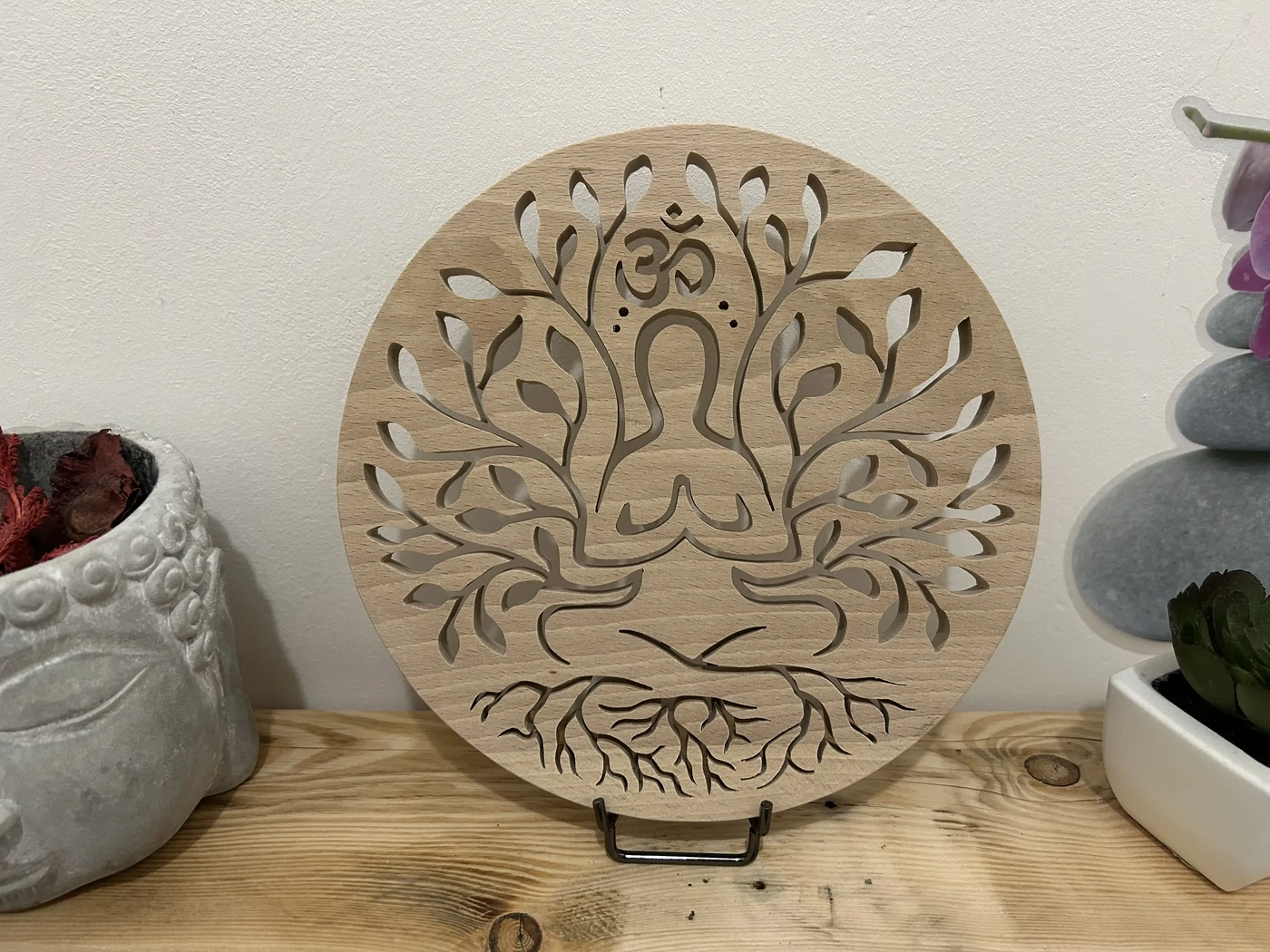  Bouddha Om - en bois de hêtre - 18 cms - à accrocher ou sur support - Sur commande 35€