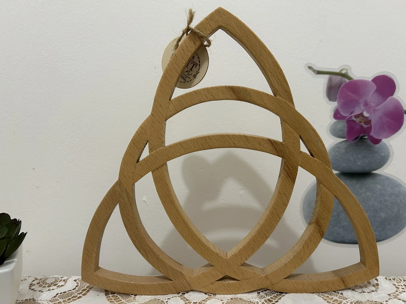 La Triquetra - en bois de hêtre- 22 cms environ - En stock 24€