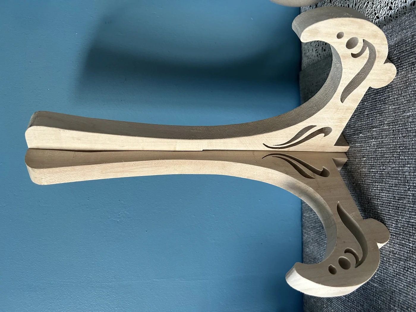 Le  support, indispensable pour y installer une création - dimension à partir de 12 cms de haut - bois de hêtre pour le plus petit et bois de pin pour le plus grand - En stock à partir de 10€