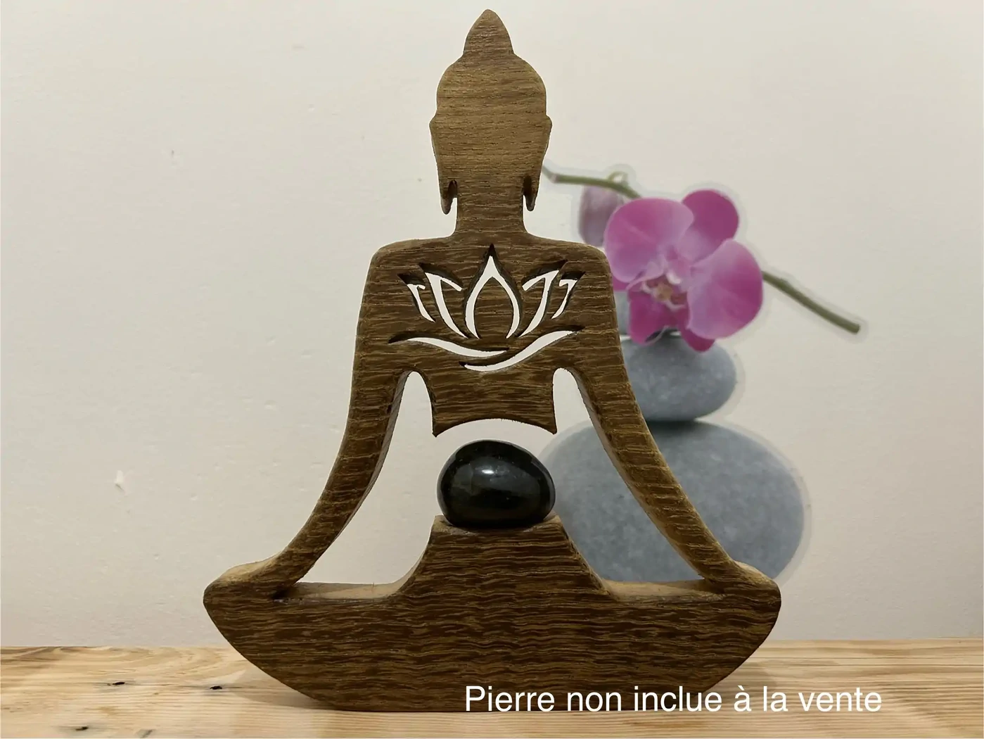 Bouddha repose pierre - Déposez votre pierre semi précieuse - En bois de châtaignier - finition vitrificateur -  19 x 15,5 cms - hauteur de l’emplacement de la pierre 2,5 cms - Vendu sans la pierre - Vendu ! 35€ Sur commande 