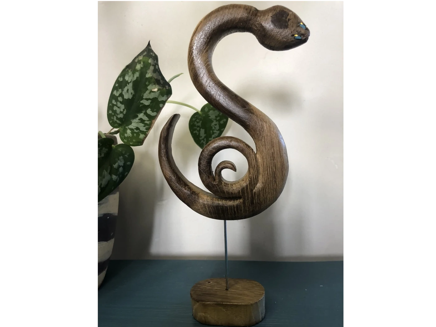Le serpent de bois - réalisé dans du châtaignier - Hauteur 16cms - En stock 35€