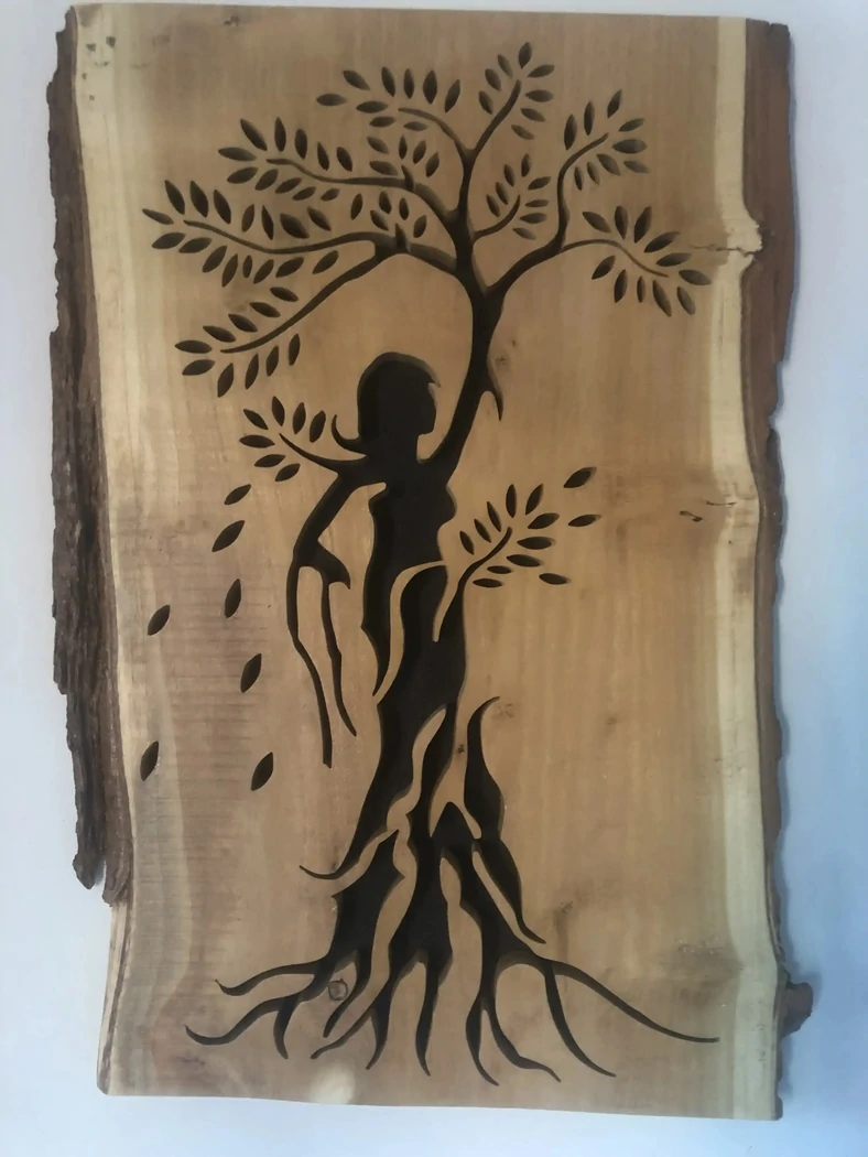 Encrage du féminin - bois d'acacia - 40 cms environ - Sur commande 120€