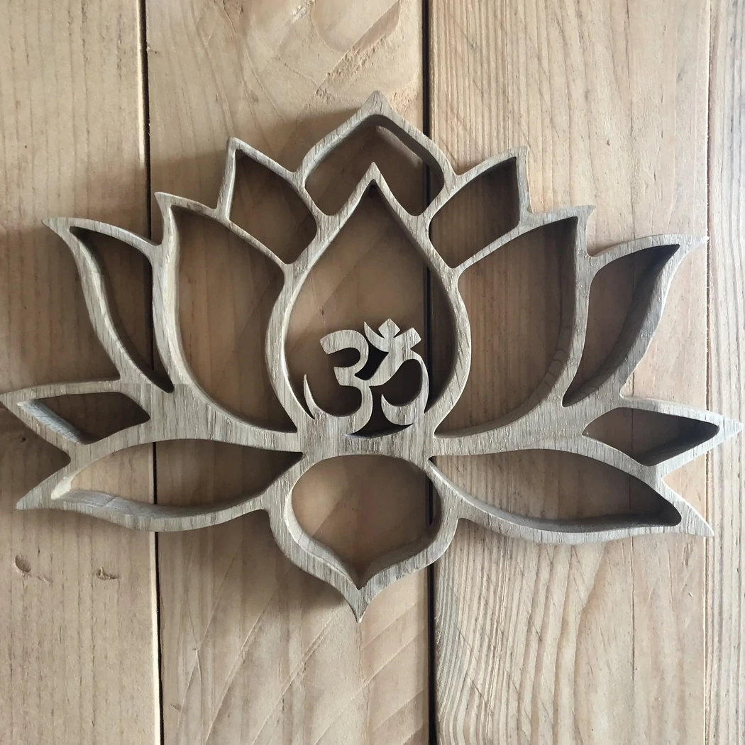 Lotus Aum (Om) - différents modèles disponibles sur demande - à partir de 25€