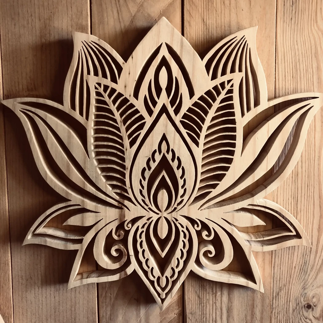 Lotus sacré - en pin - 40cms à accrocher - En stock 60€