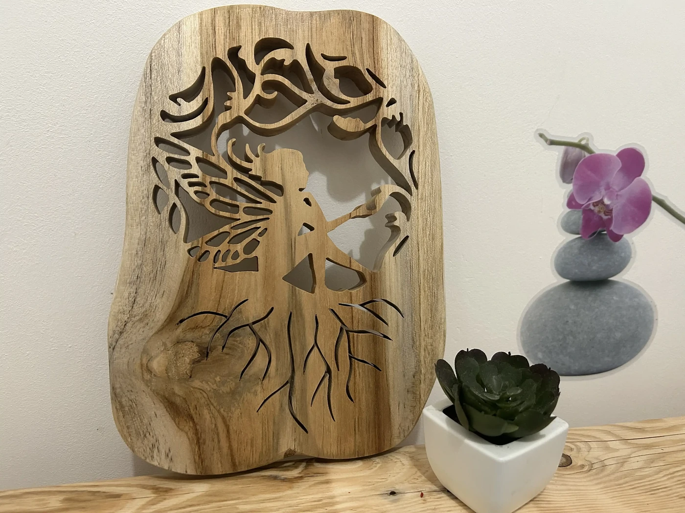 Rencontre avec la nature - Fée réalisée en bois de teck - 26x18cms - En stock 30€