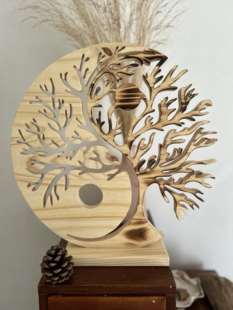 L'arbre de vie Yin Yang sur socle - Bois de pin brûlé - Sur commande à partir de 50€